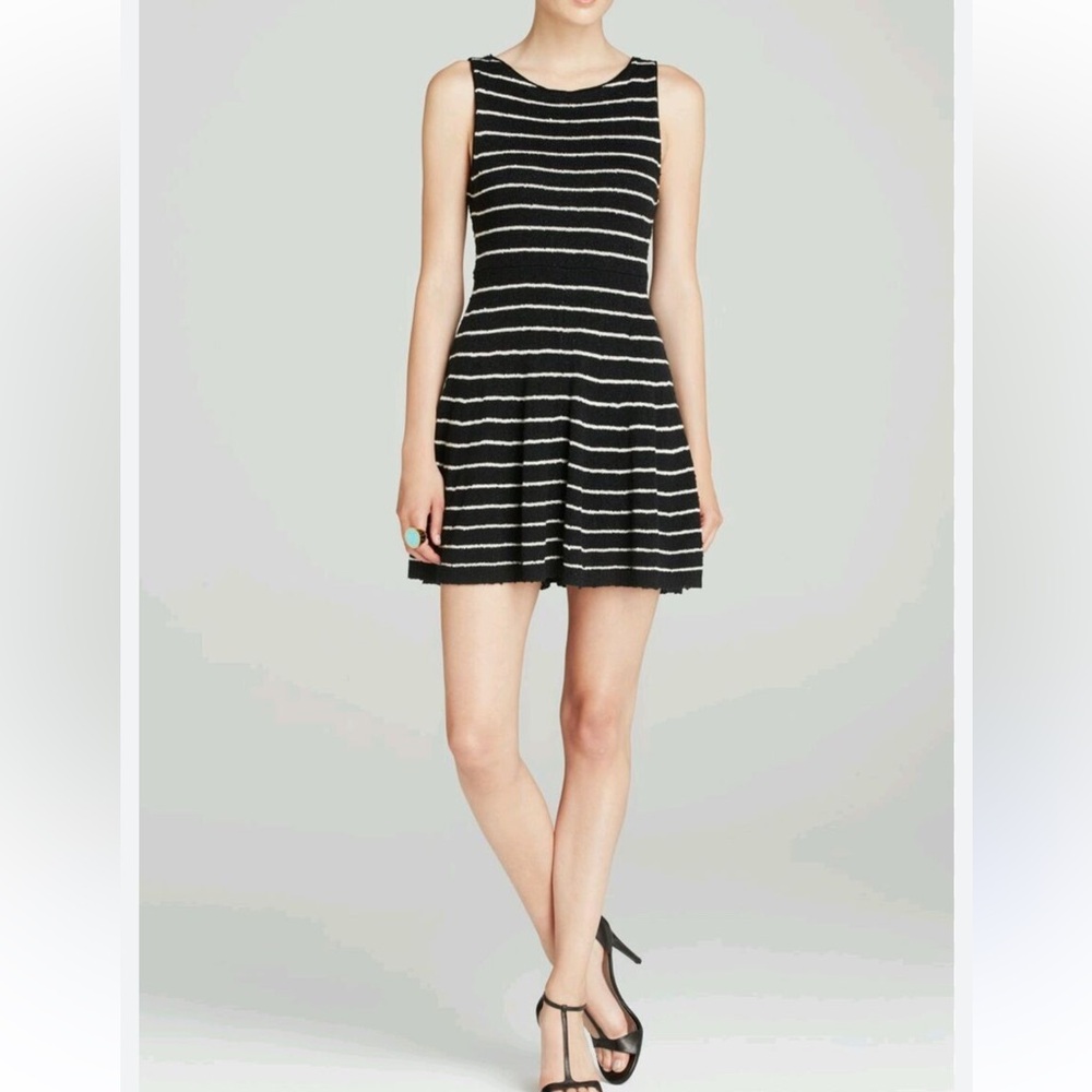 NWT Alice &‎ Olivia Mona’s Stripe Wool Blend Knot Dress Size Small